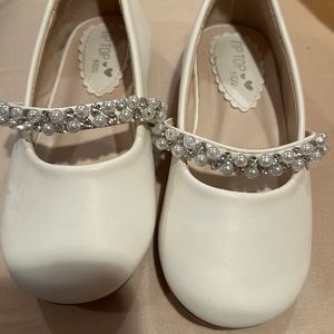 Little girl cream dress shoes size 7